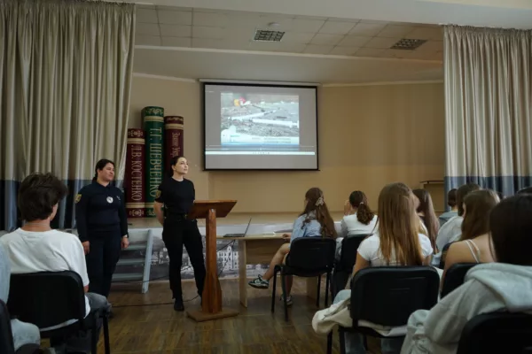 Обізнаність заради безпеки: лекція про небезпеку наркотиків для ліцеїстів