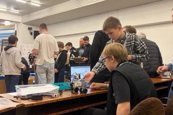 Ліцеїсти у світі робототехніки: участь у змаганнях «SILVER ROBOTICS»